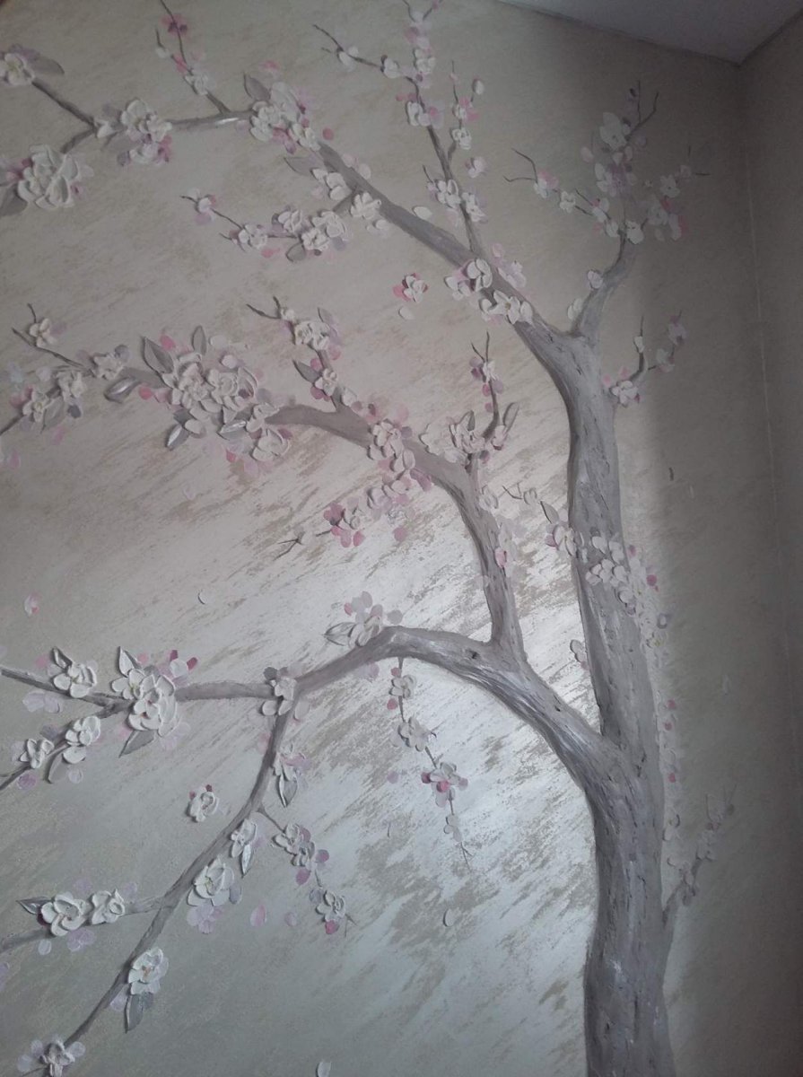 Цветной барельеф в интерьере