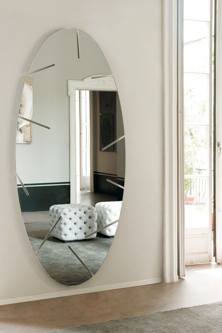 Круглое зеркало в интерьере