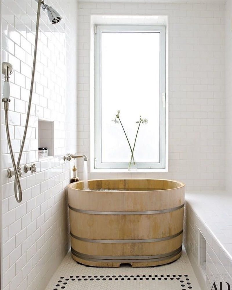 Стеклянная ванна прозрачная