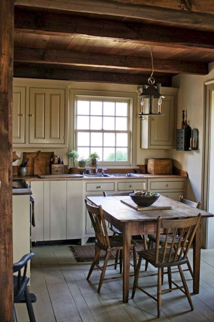 Маленькая кухня в деревенском доме