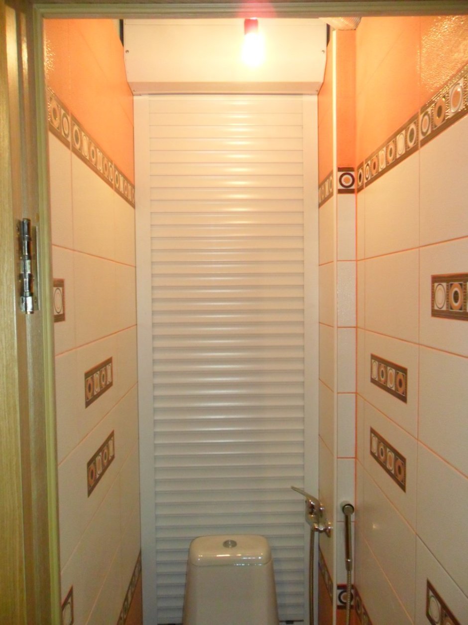 Горизонтальные жалюзи в туалет