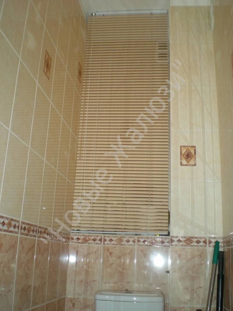 Вертикальные жалюзи в туалете