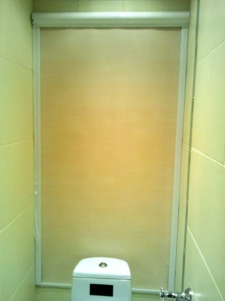 Горизонтальные жалюзи в туалет