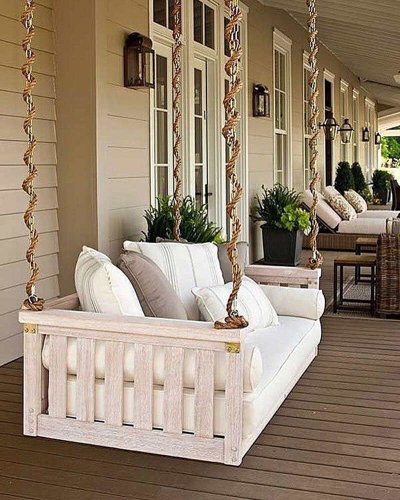 Качели на веранде подвесные