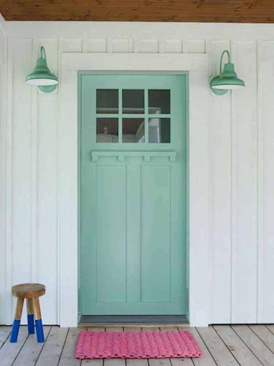 Двери мятного цвета