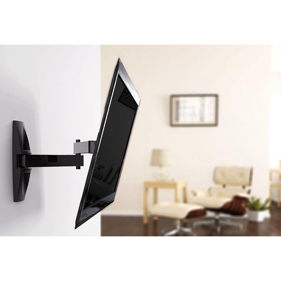 Телевизор в углу комнаты на кронштейне