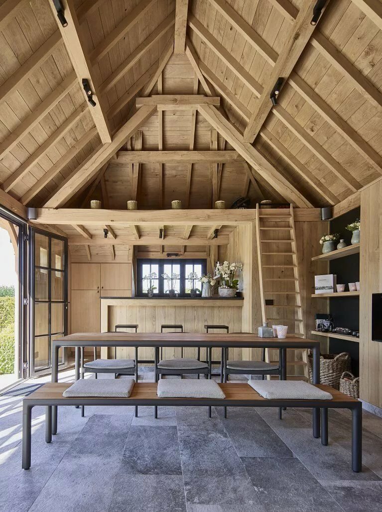 Одноэтажный дом с высоким потолко