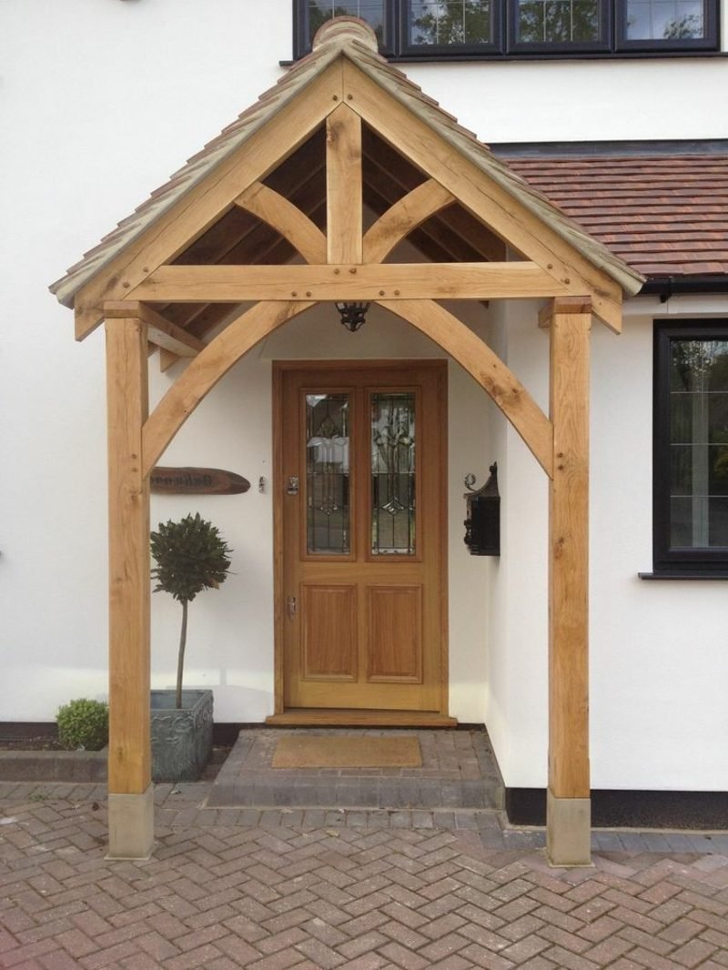 Деревянный козырек над крыльцом