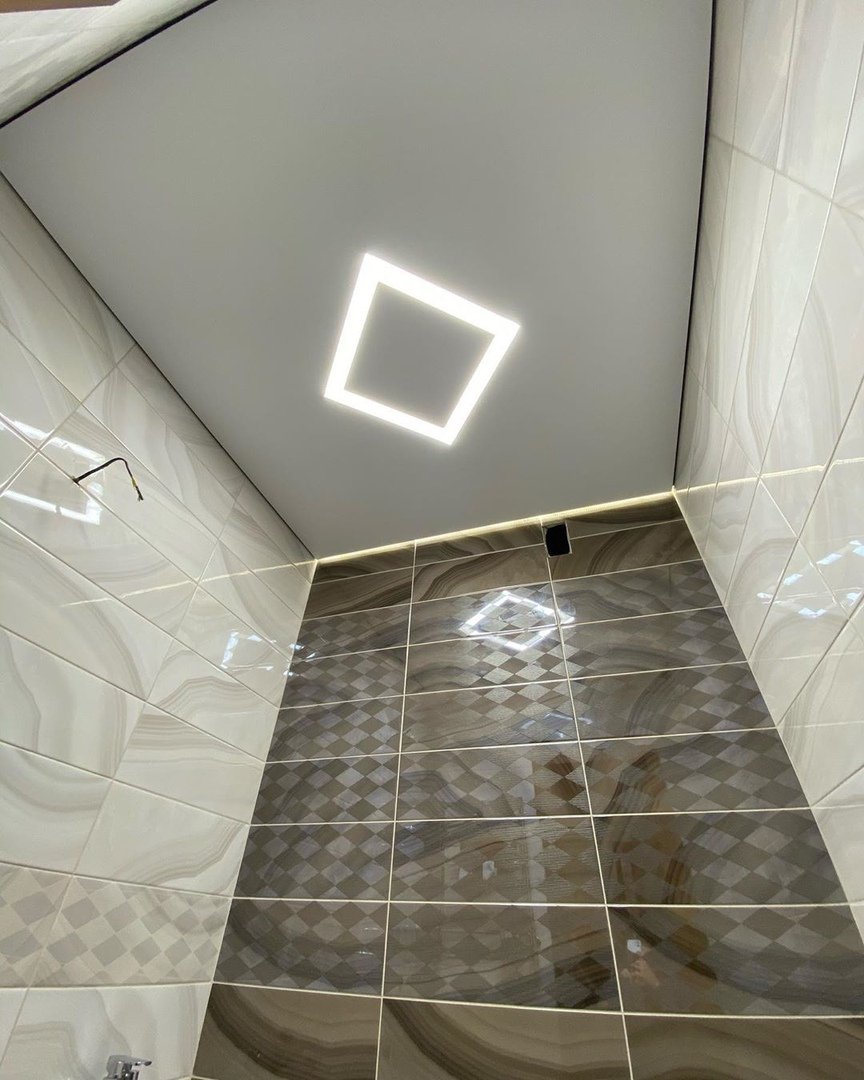 Световые линии на натяжном