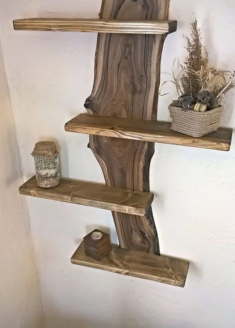 Полки из необработанного дерева