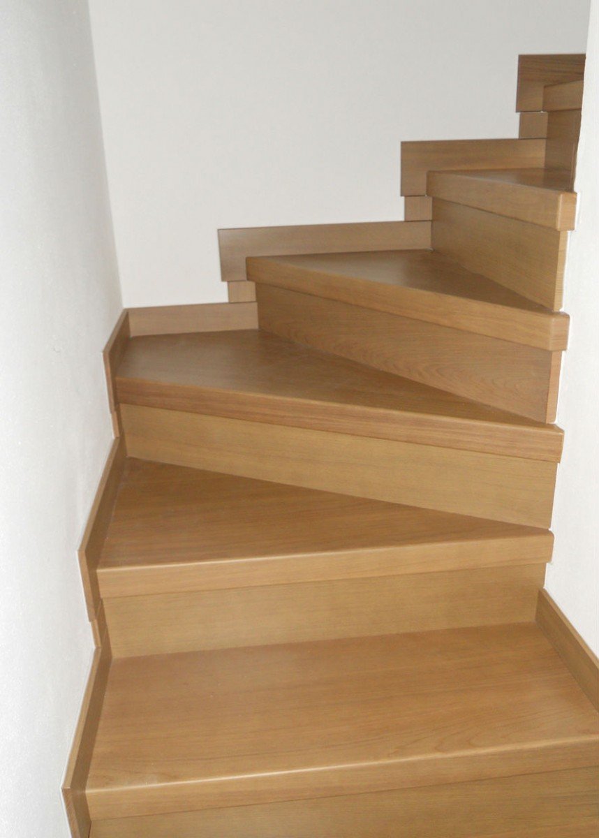 Плинтус на лестнице