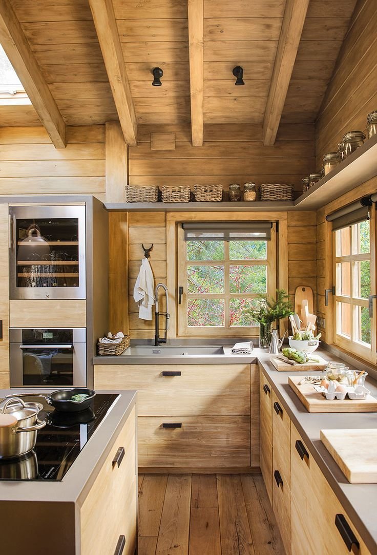 Кухня с деревянной столешницей