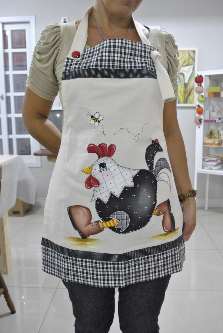 Белая кухня с фартуком пэчворк