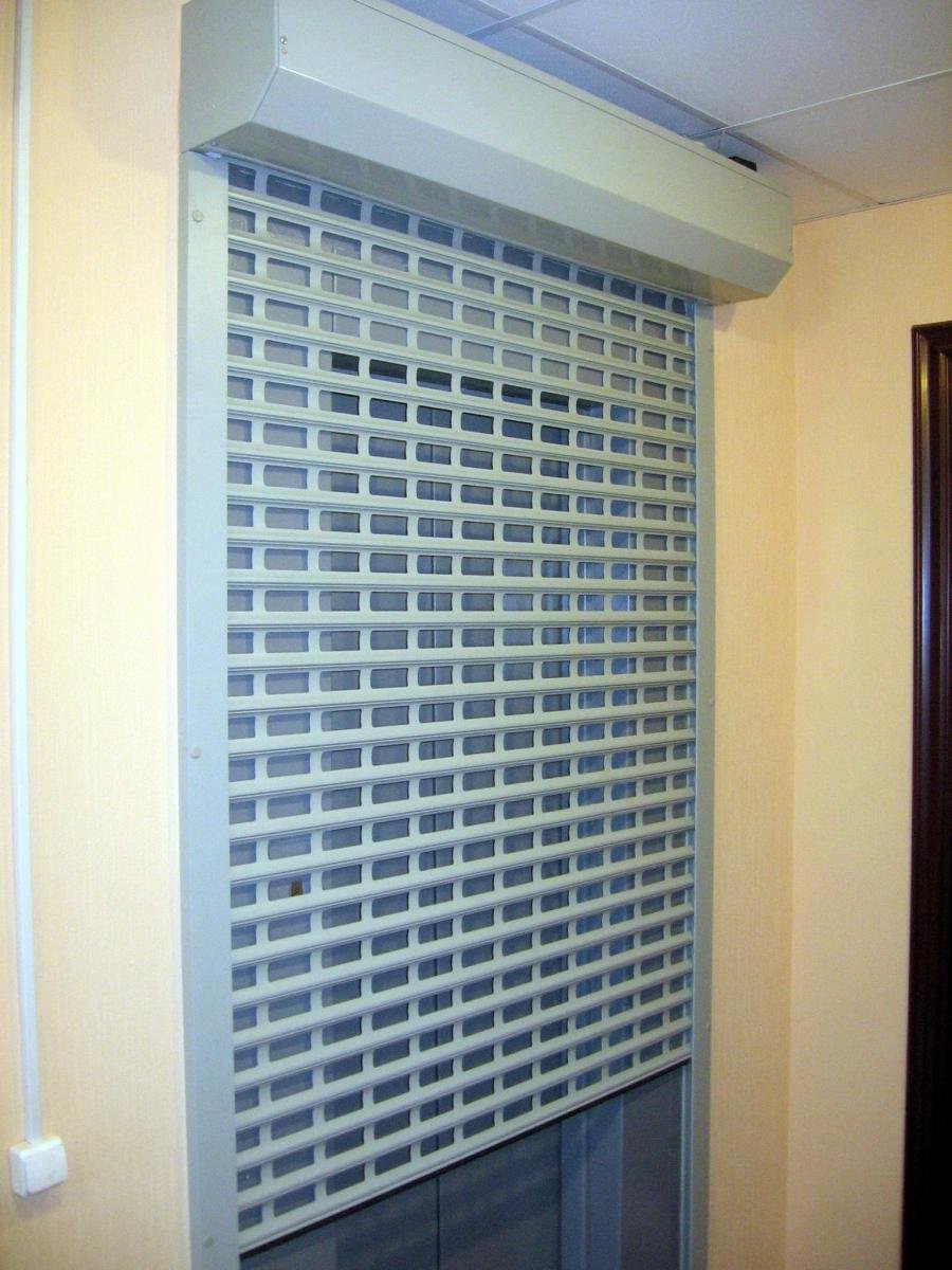 Двери жалюзи для кладовки