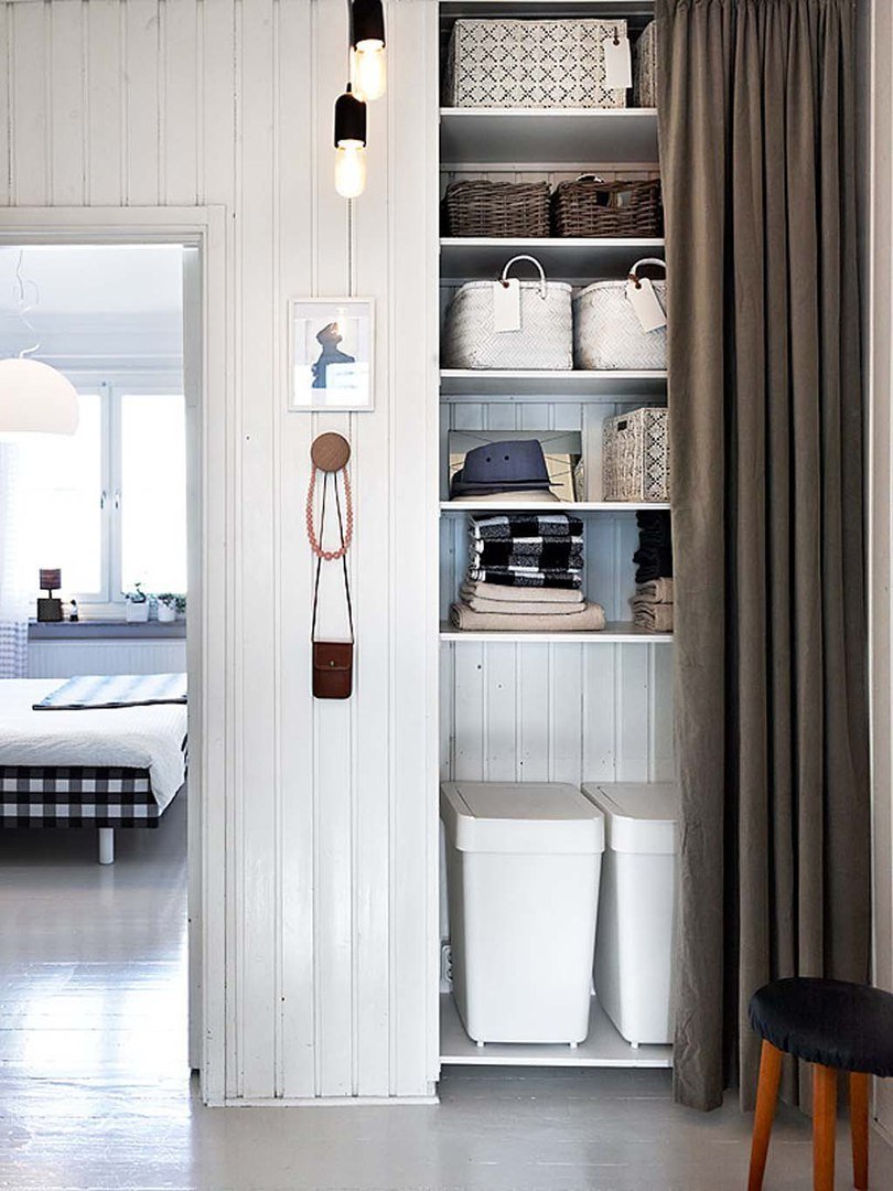 Шкаф с реечными дверцами