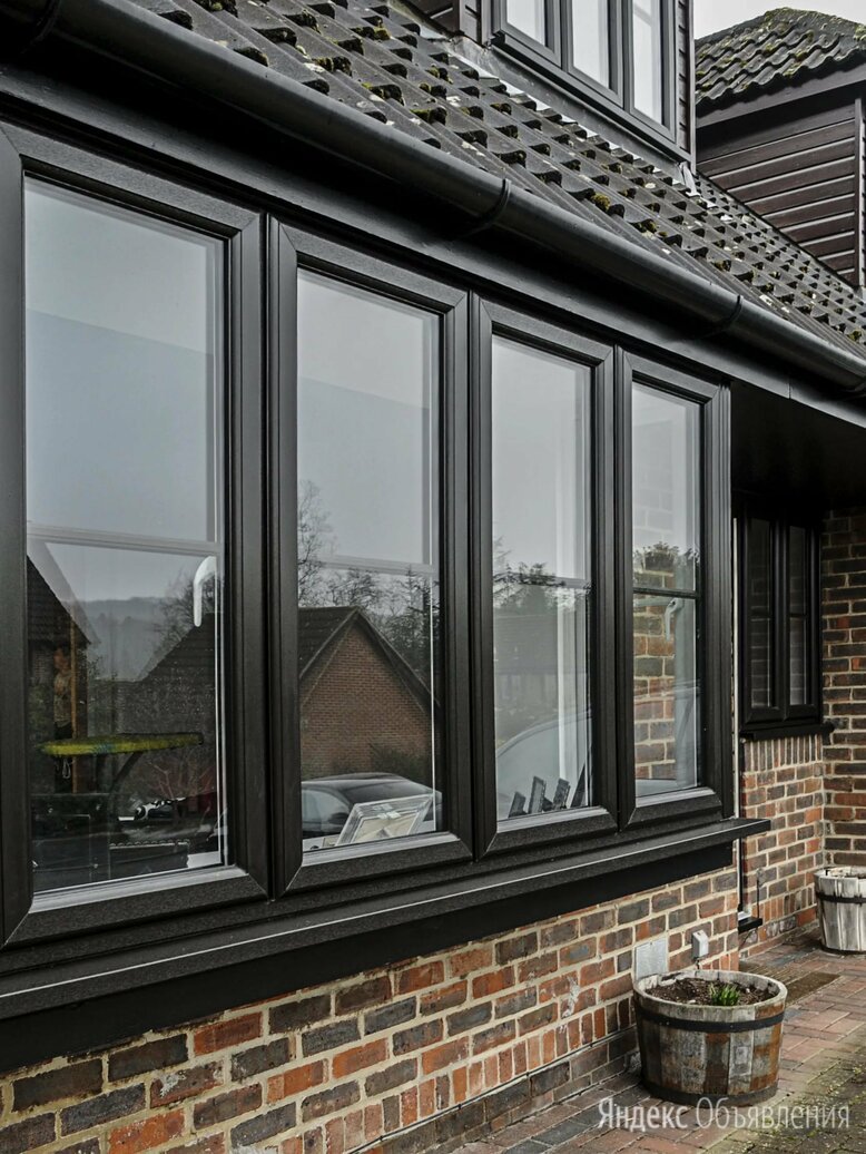 Черные окна Рехау