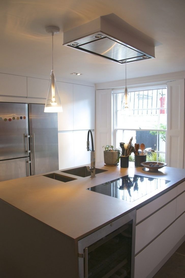 Вытяжка над островом