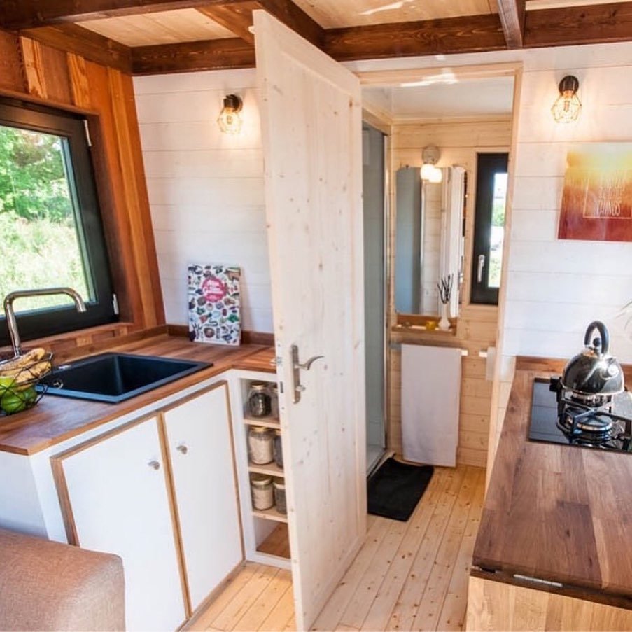 Небольшой дачный домик внутри