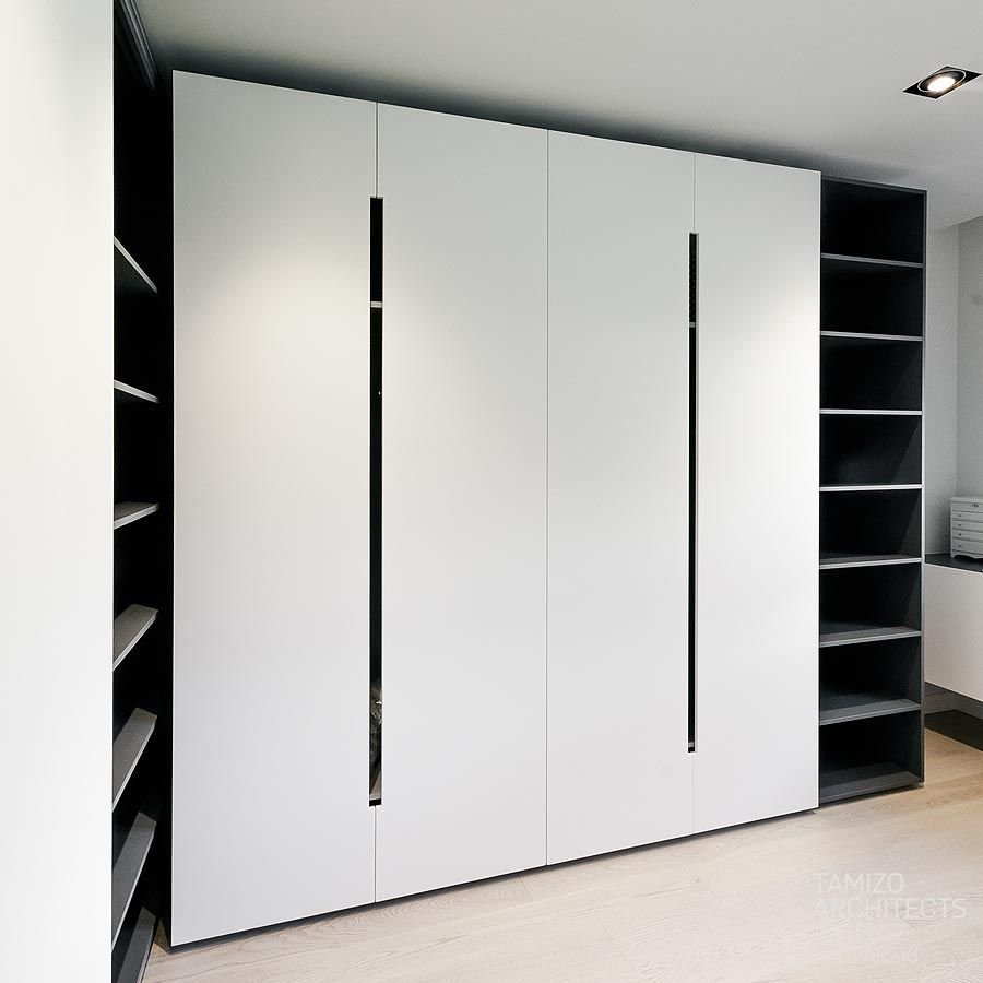 Шкаф в прихожую с подсветкой