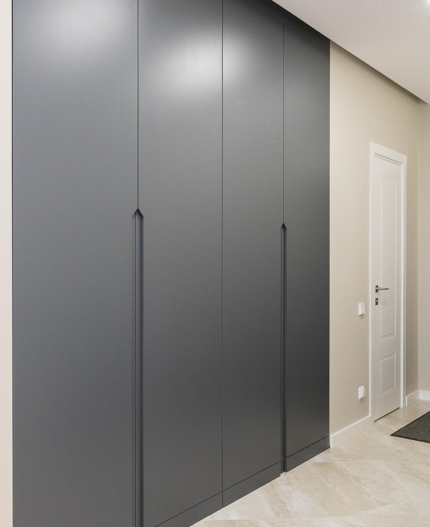 Шкаф с интегрированными ручками