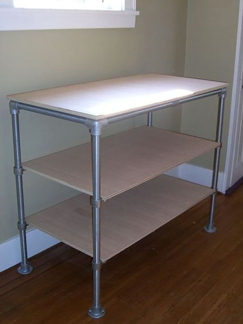 Стеллаж из пластиковых труб