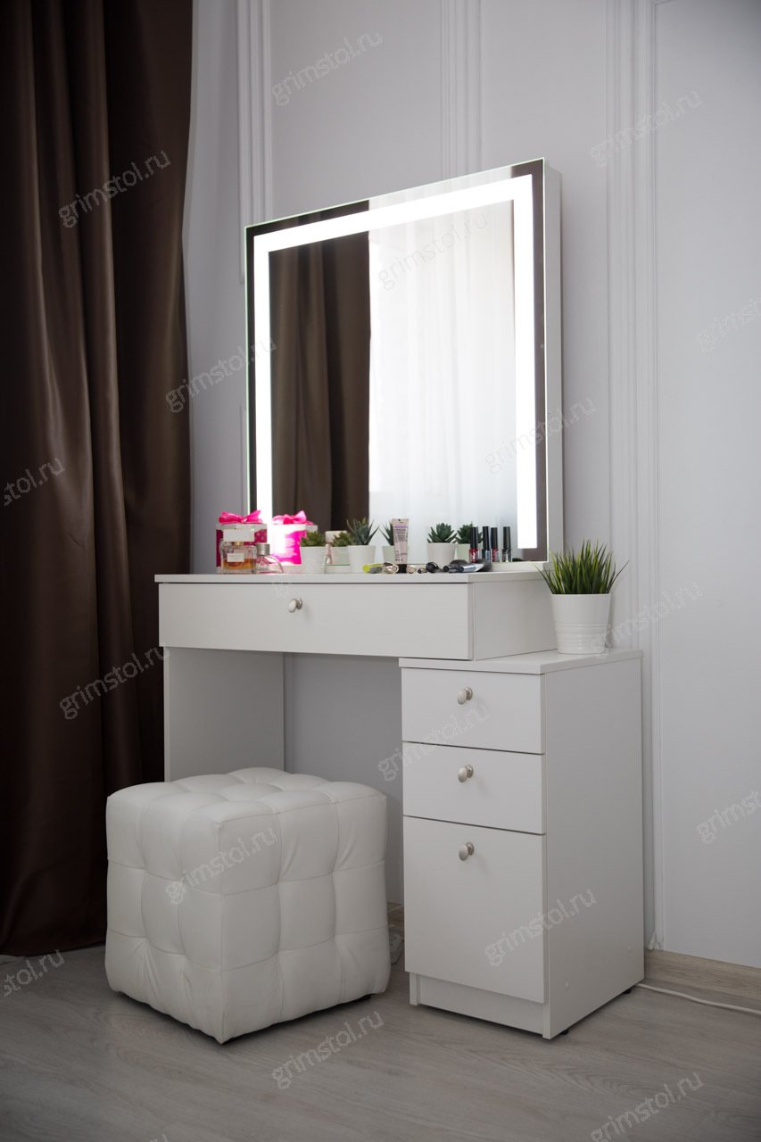 Туалетный столик для маленькой комнаты