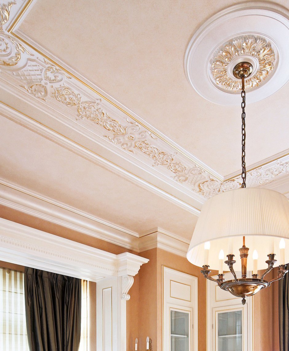 Молдинги на потолке