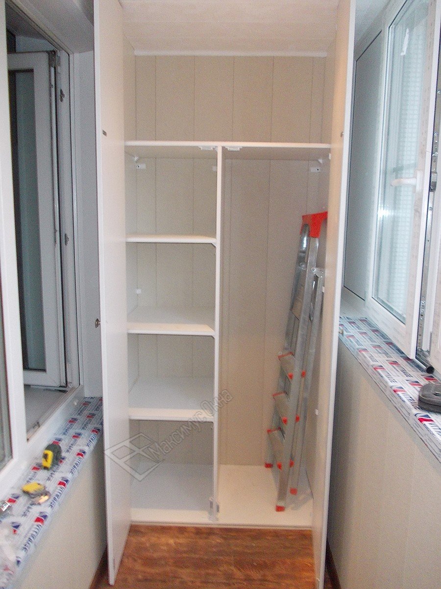 Наполнение шкафа на лоджию