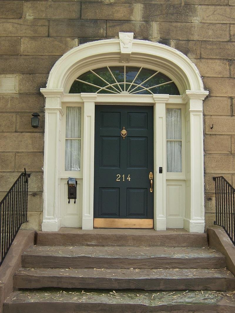 Крыльцо в классическом стиле