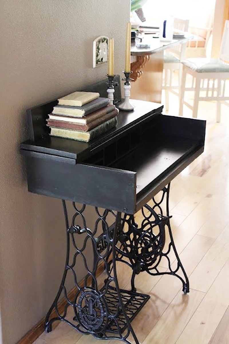 Раковина на станине Зингер