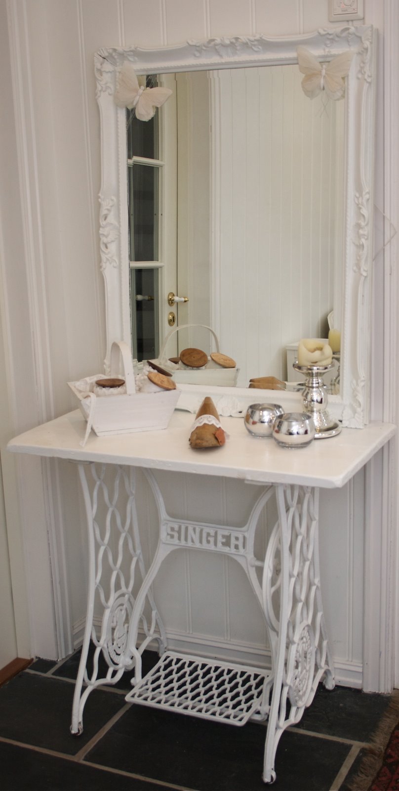 Консоль из станины Зингер