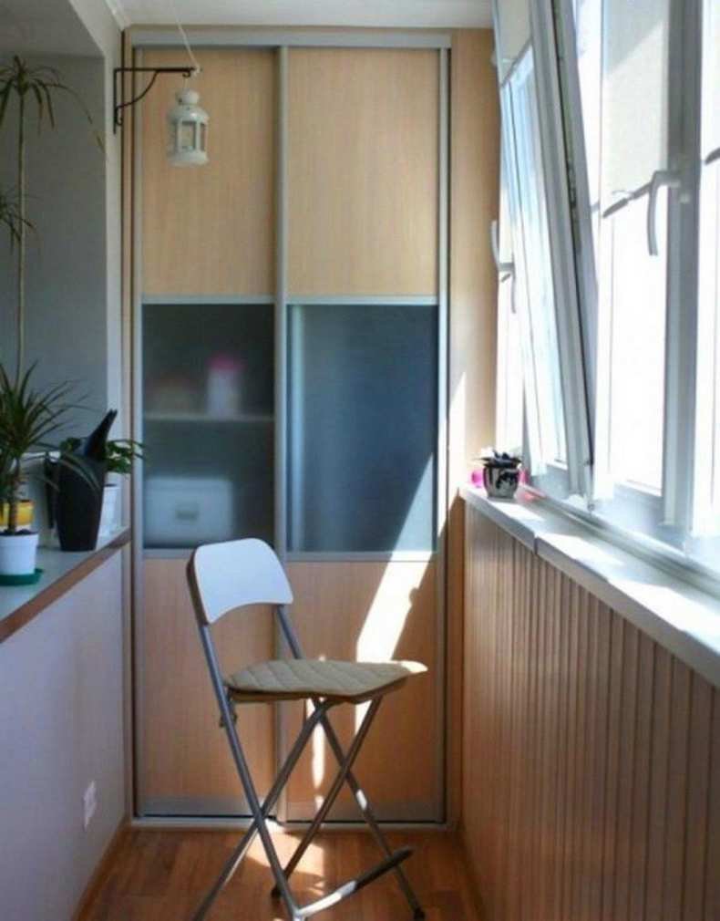 Шкаф на маленький балкон