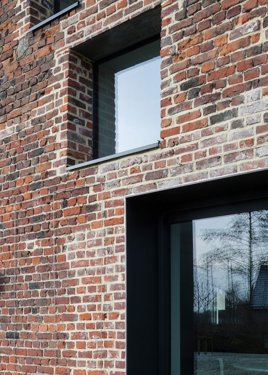Кирпичная кладка окна