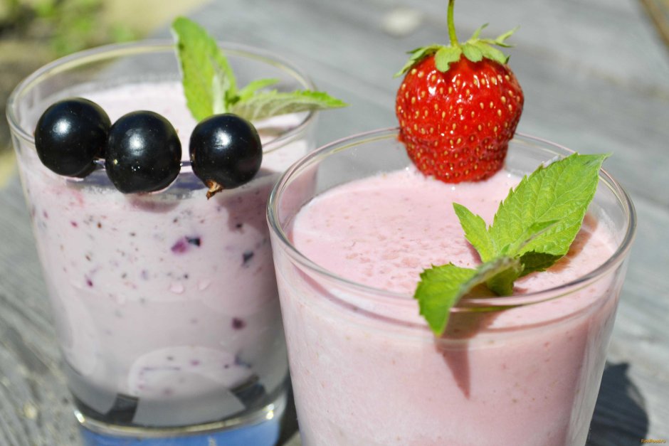 Молочный коктейль ягодный