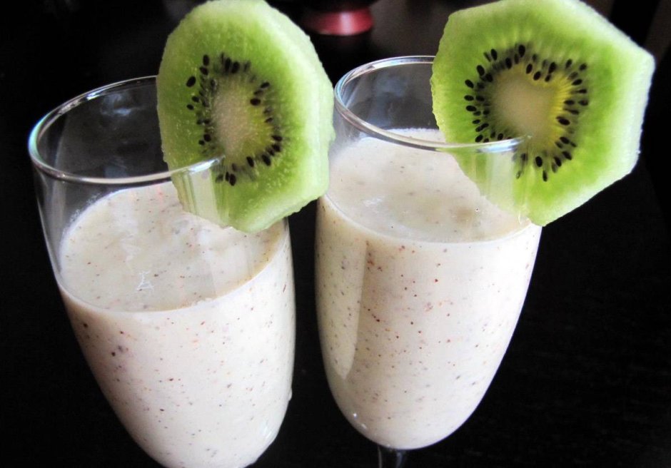 Молочный коктейль с киви и бананом