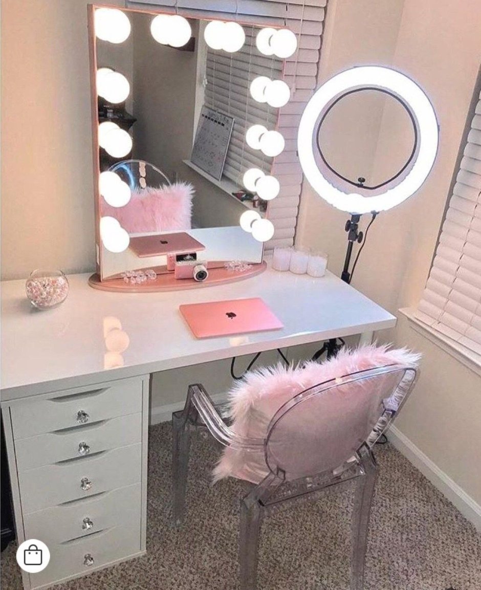 Туалетный столик в стиле Сканди