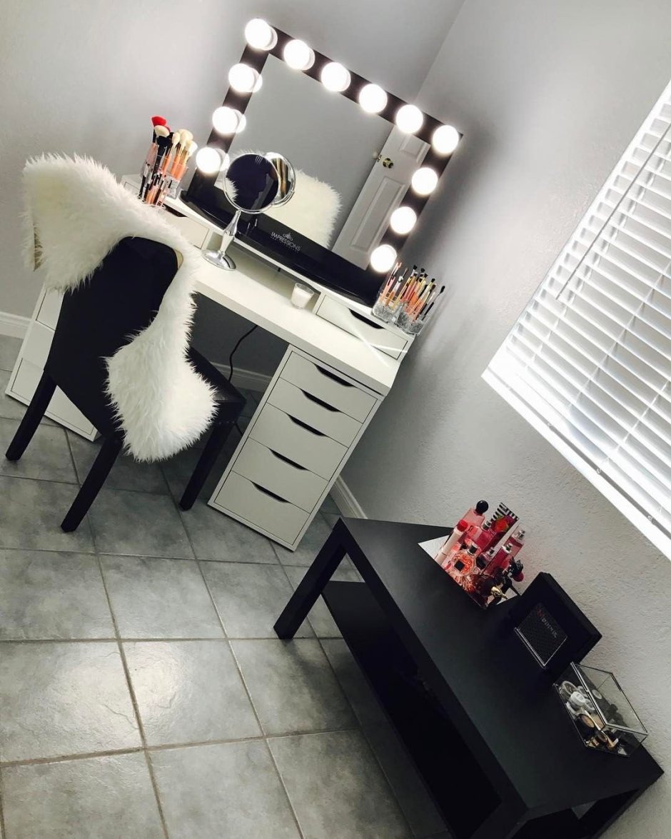 Макияж уголок