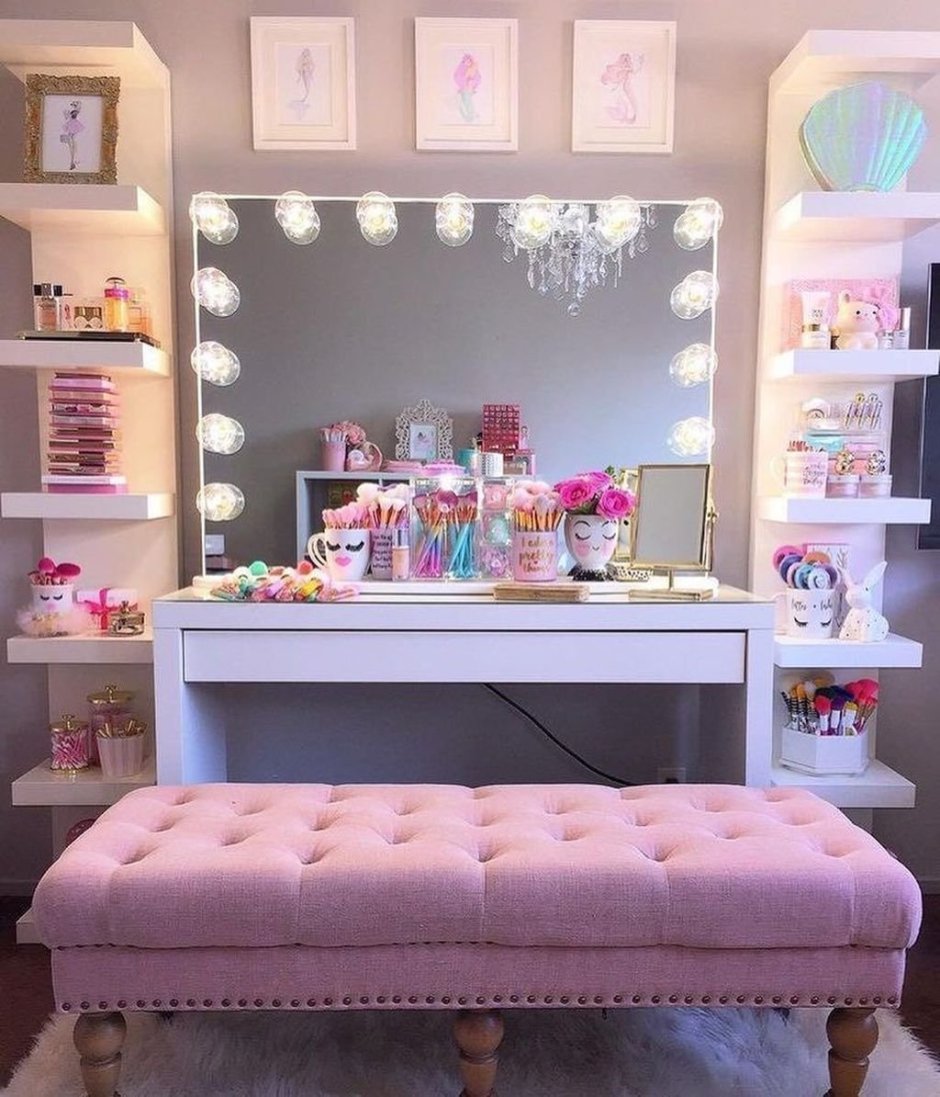 Столик в комнату для девушки