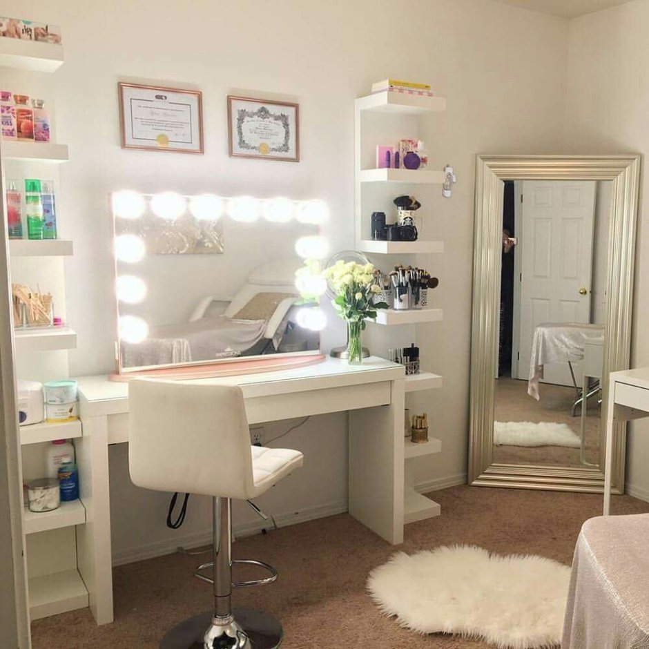 Женский уголок для косметики