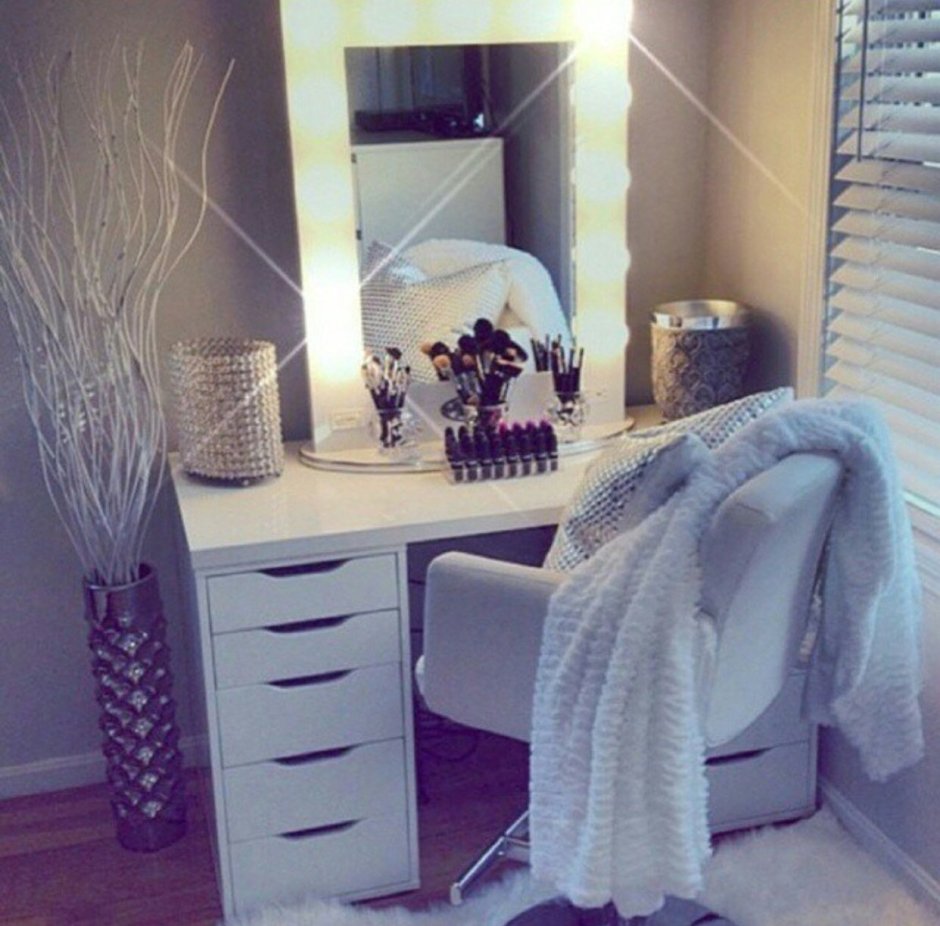 Туалетнй Стоик с косметикой