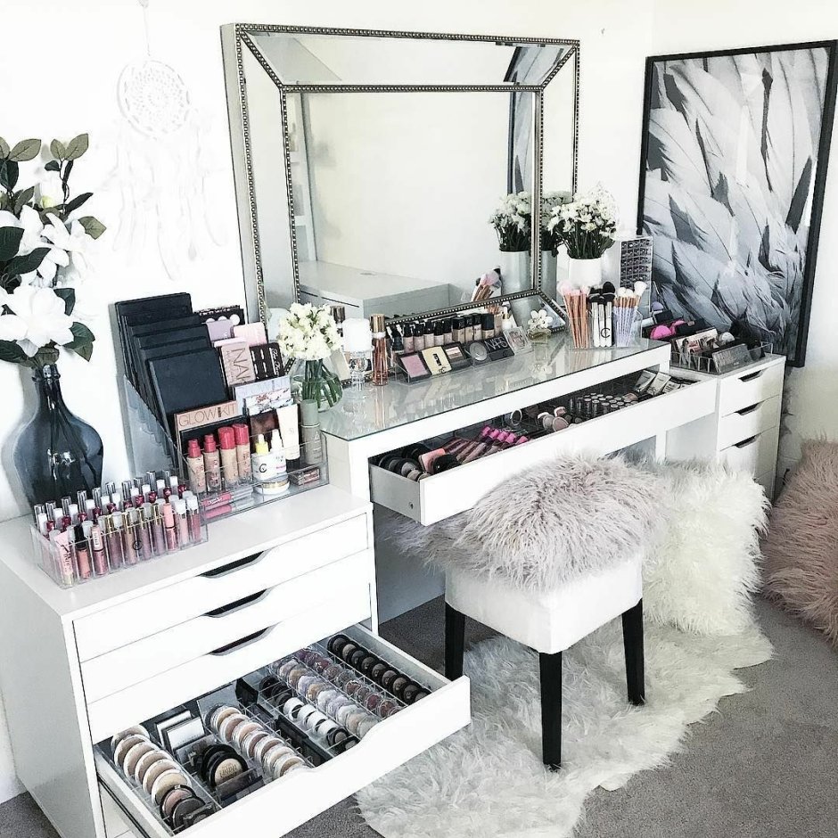 Спальня с макияжным столиком