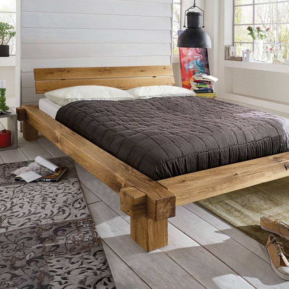 Деревянная кровать