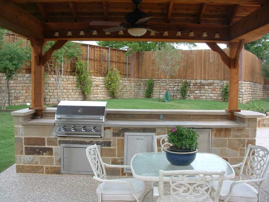 Летняя кухня под навесом