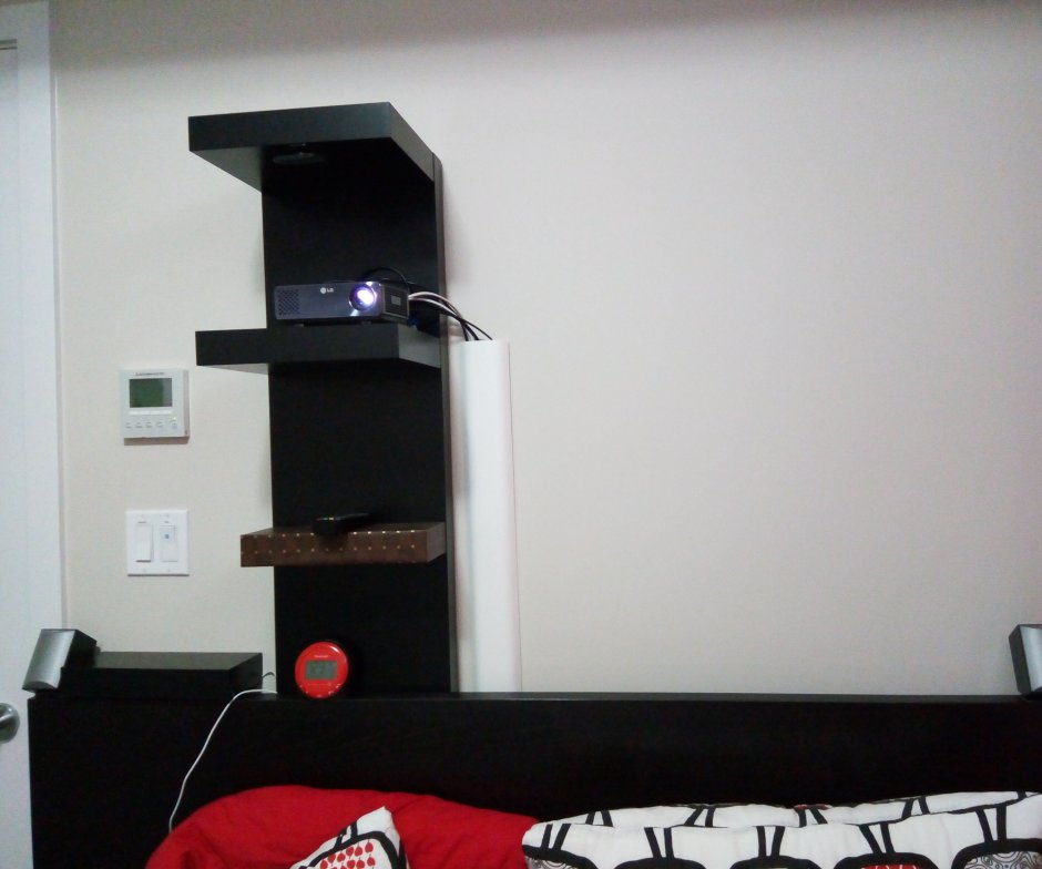 Полка под телевизор на стену