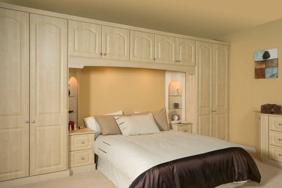 Навесные шкафы в спальню
