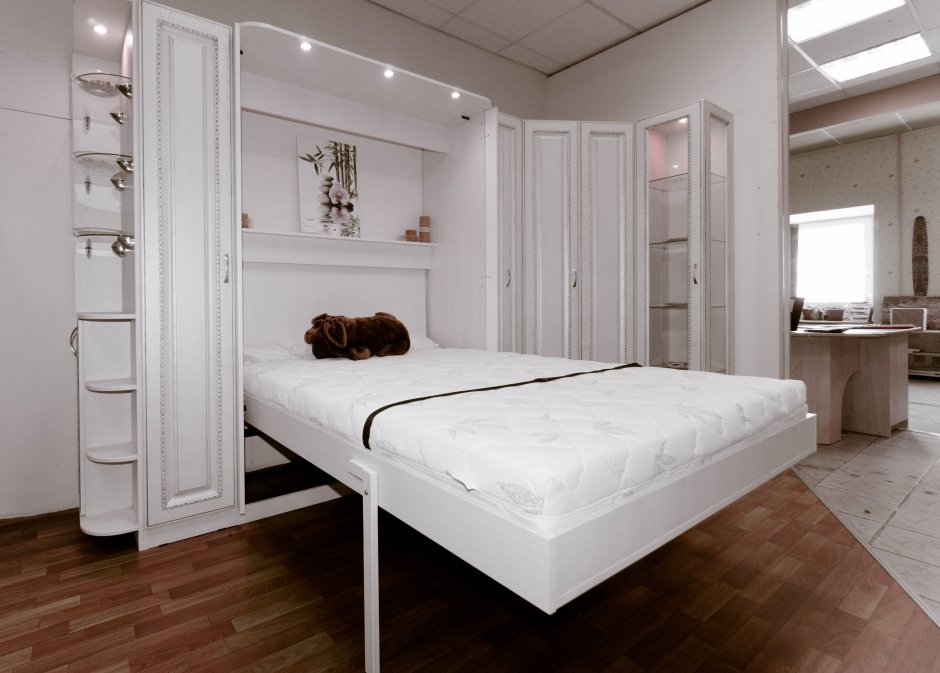 Узкий шкаф для одежды в спальню