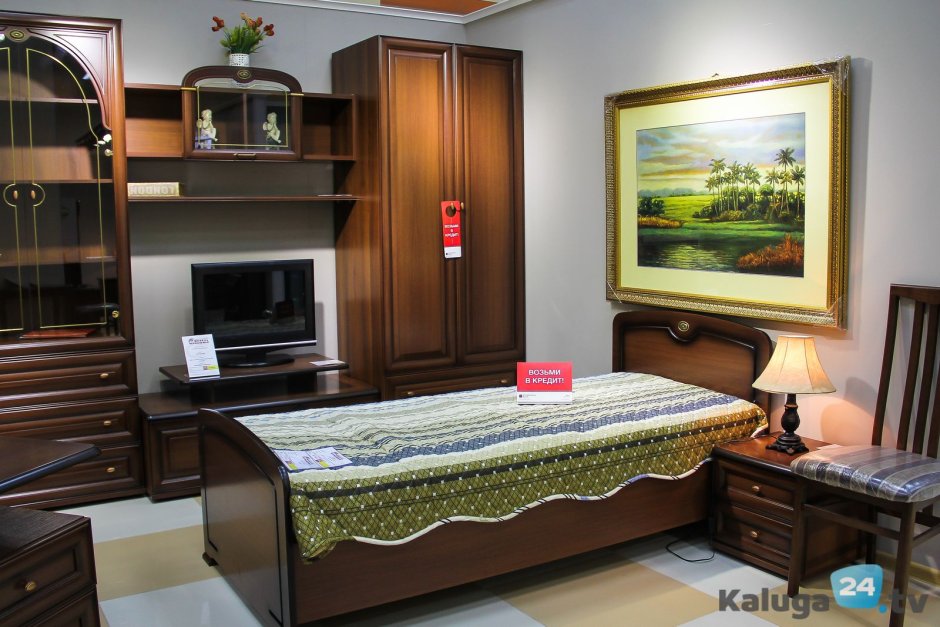 Компьютерный стол для домашнего кабинета