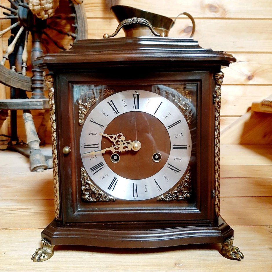 Howard Miller 610-895