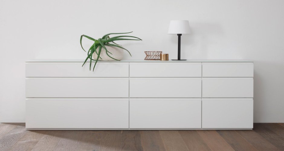 Комод с потайными ручками