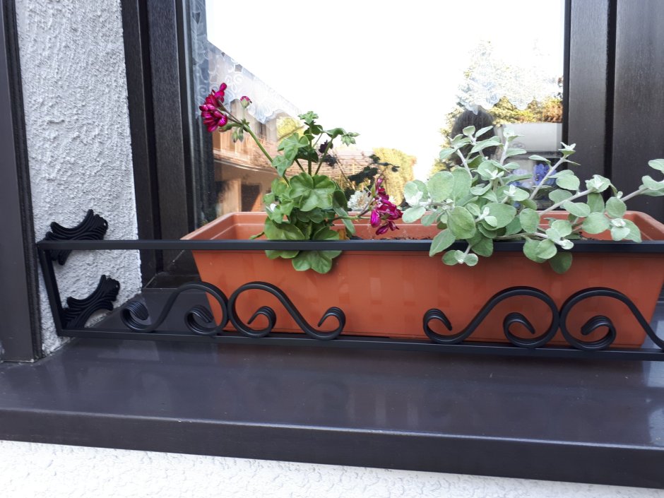 Ограждение для цветов на подоконник